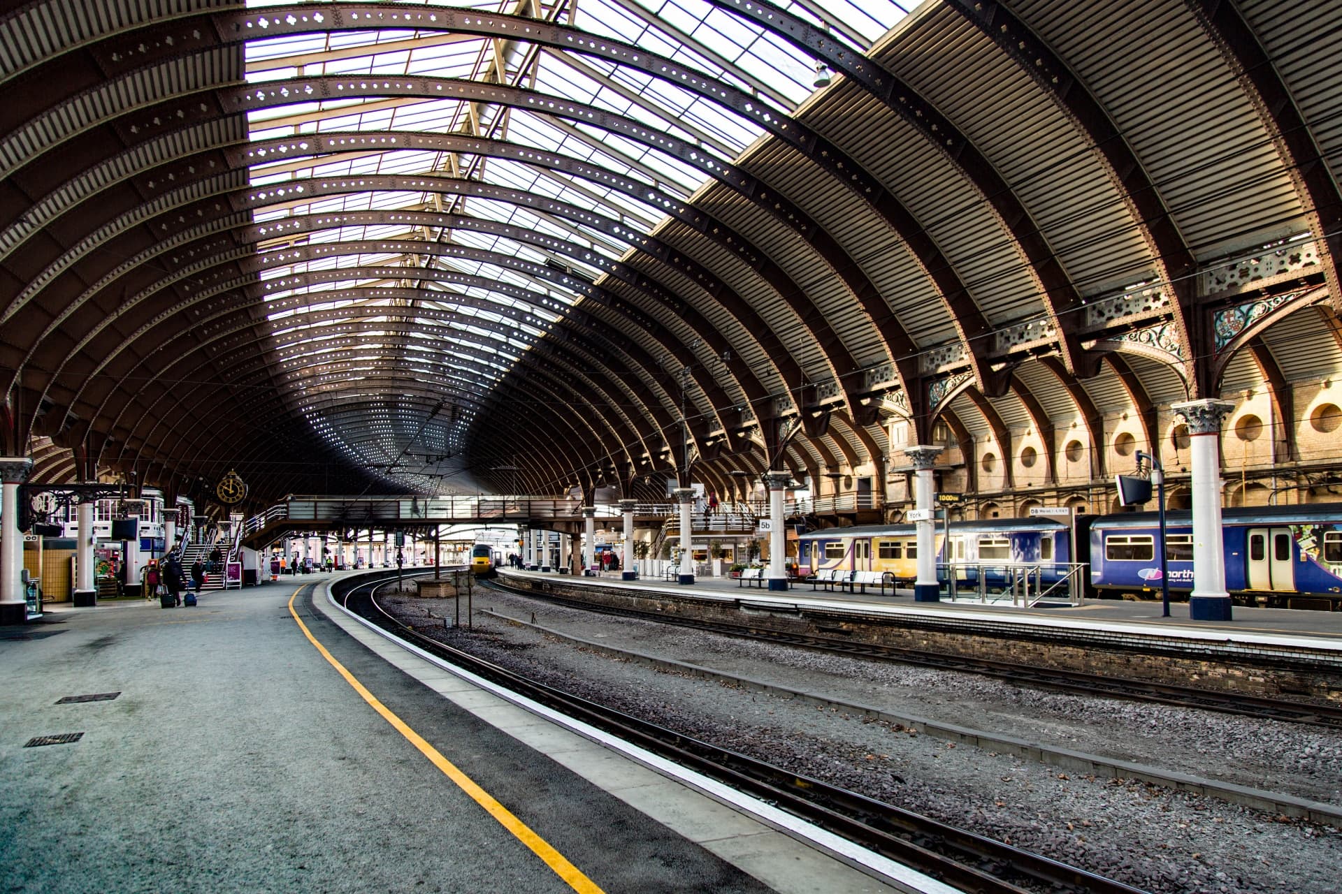 train-station-platform-UK